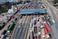 Hiện cả nước có 53 trạm thu phí (ảnh: trạm thu phí cầu Đồng Nai)