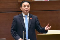 Bộ trưởng Trần Hồng Hà trả lời chất vấn trước Quốc hội sáng 5/6. Ảnh: Vnexpress