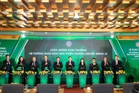 Phó Thủ tướng Lê Minh Khái cùng các vị lãnh đạo đã thực hiện nghi thức khai trương hệ thống giao dịch TPDNRL, bắt đầu phiên giao dịch đầu tiên của thị trường giao dịch TPDNRL.