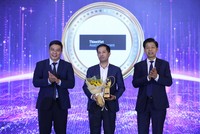 Ông Trần Vinh Quang, Tổng giám đốc Công ty Quản lý quỹ Thiên Việt (TVAM) nhận giải thưởng tại diễn đàn VWAS 2025.