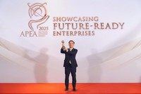 Ông Park Kang Hyun - Tổng giám đốc Chứng khoán KB Việt Nam (KBSV) nhận giải APEA 2025