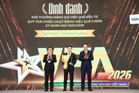 Ông Phí Tuấn Thành, Tổng giám đốc Techcom Capital nhận vinh danh từ Ban tổ chức
