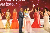 Người đẹp biển Vietjet đoạt vương miện Hoa Hậu Hoàn Vũ Việt Nam 2015