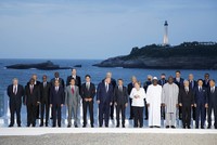 Các nhà lãnh đạo G7 kết thúc ngày làm việc thứ hai tại Hội nghị thượng đỉnh Biarritz. Ảnh: AP