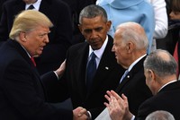 Tổng thống Donald Trump cùng cựu Tổng thống Barack Obama và ông Joe Biden. Ảnh AFP.