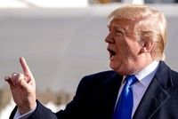 Tổng thống Mỹ Donald Trump trả lời phỏng vấn tại bãi cỏ phía Nam Nhà Trắng hôm 8/11. Ảnh: EPA-EFE.