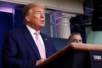 Tổng thống Mỹ Donald Trump tại Nhà Trắng ngày 1/4. Ảnh: AP.