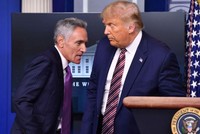 Tổng thống Mỹ Donlad Trump và cố vấn Scott Atlas.