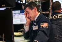 Ông Trump dập tắt hy vọng về gói kích thích, giới đầu tư ồ ạt bán tháo