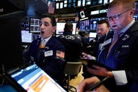 Tìm thấy tia hy vọng mới, giới đầu tư lạc quan xuống tiền