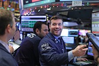 Nhận nhiều tin tốt, giới đầu tư tích cực xuống tiền