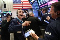 Giới đầu tư phấn khích chờ kết quả bầu cử