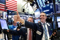 Giới đầu tư hưng phấn, thị trường chứng khoán bùng nổ