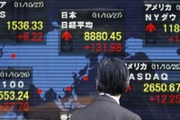 Phố Wall nghỉ lễ, chứng khoán toàn cầu trái chiều