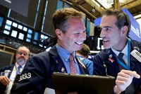 Lạc quan dâng cao, giới đầu tư hứng khởi xuống tiền