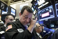 Nhận nhiều thông tin đáng thất vọng, giới đầu tư hoang mang