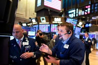 Bất chấp những thông tin tích cực, giới đầu tư vẫn lo sợ