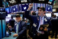 Lạm phát tăng cao, chứng khoán bất ổn 