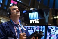 Động lực vẫn còn, chứng khoán tiếp tục leo dốc