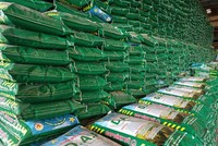 Giá phân bón tăng cao, DAP - Vinachem (DDV) vượt chỉ tiêu lợi nhuận chỉ sau 2 quý