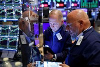 Thiếu động lực cuối năm, chứng khoán trái chiều