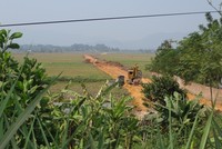 Dự án sẽ giúp cải thiện kết nối đường bộ giữa các tỉnh bằng việc nâng cấp khoảng 121km tỉnh lộ và 144km huyện lộ, cấp nước nông thôn cho khoảng 42.300 người (ảnh minh họa)