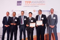 Ông Nguyễn Hưng, Tổng giám đốc TPBank đại diện cho Ngân hàng nhận Giải thưởng