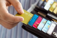 Thẻ ngân hàng được phân loại theo phạm vi lãnh thổ