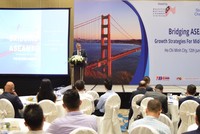 Ông Nirukt Sapru, Tổng giám đốc Việt Nam và nhóm 5 nước ASEAN và Nam Á, Ngân hàng Standard Chartered phát biểu tại Hội thảo.