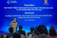 Ông Tim Leelahaphan, chuyên gia kinh tế phụ trách Thái Lan và Việt Nam, Ngân hàng Standard Chartered phát biểu tại Toạ đàm.