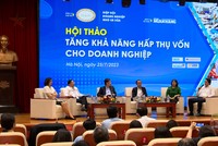 Phó tổng giám đốc BIDV Trần Long (ngoài cùng bên phải) chia sẻ thông tin tại Hội thảo “Tăng khả năng hấp thụ vốn cho doanh nghiệp”