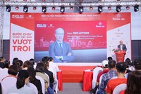 Ông Jens Lottner, Tổng giám đốc Techcombank – Nhà tài trợ chiến lược giải chạy Hà Nội Marathon Techcombank mùa thứ hai phát biểu tại sự kiện