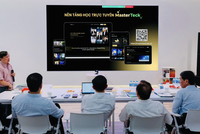 TS. Lê Linh Lương, Phó Viện trưởng Viện ABAII trình bày về Nền tảng Học trực tuyến MasterTeck trước Hội đồng khoa học.