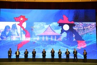 Thủ tướng Phạm Minh Chính và Thủ tướng Sonexay Siphandone cùng đại diện lãnh đạo Bộ Kế hoạch Đầu tư, NHTW hai nước, đại diện lãnh đạo NAPAS và LAPNet đã thực hiện nghi thức ra mắt dịch vụ thanh toán bán lẻ song phương sử dụng mã QR giữa Việt Nam và Lào. 