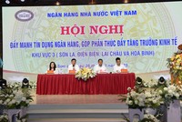 Các lãnh đạo tỉnh Sơn La và ngành ngân hàng điều hành Hội nghị