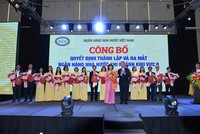 Phó Thống đốc NHNN Phạm Quang Dũng trao Quyết định điều động, bổ nhiệm nhân sự Khu vực 8