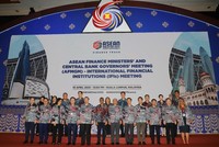 Các Thống đốc NHTW và Bộ trưởng Tài chính ASEAN chụp ảnh lưu niệm tại Hội nghị AFMGM