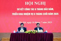 Ông Trần Lưu Quang, Bí thư Trung ương Đảng, Trưởng Ban Chính sách, chiến lược Trung ương và ông Thái Thanh Quý, Ủy viên Trung ương Đảng, Phó Trưởng Ban Thường trực, Bí thư Đảng ủy cơ quan chủ trì Hội nghị