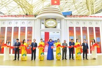 Khai mạc gian trưng bày Triển lãm thành tựu ngành Ngân hàng