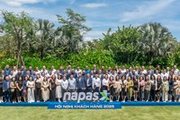 Ban lãnh đạo NAPAS và đại diện của hơn 40 đơn vị Trung gian thanh toán tham dự Hội nghị Khách hàng NAPAS 2025