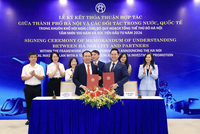 Ông Đoàn Ngọc Lưu, Phó Tổng Giám đốc Agribank và Sở Tài chính Hà Nội ký kết Biên bản ghi nhớ hợp tác, mở rộng cơ chế phối hợp trong nghiên cứu và phát triển các kênh huy động vốn trung, dài hạn phục vụ các dự án hạ tầng chiến lược của Thủ đô