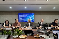 Các chuyên gia ADB tại buổi gặp gỡ báo chí công bố báo cáo ADO