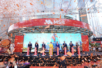Ban Lãnh đạo MSB và khách mời thực hiện nghi thức khai trương Hội sở chính và Chi nhánh Sở Giao Dịch MSB