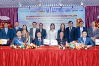 Lễ ký kết được tổ chức tại TP.HCM, với sự tham dự của HDBank, Standard Chartered, Ngân hàng Phát triển Châu Á (ADB) và các tổ chức tài chính quốc tế tham gia hợp vốn
