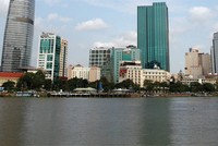 Đất nền cạnh tranh căn hộ: "Mèo nào cắn mỉu nào"?