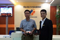 PJICO trao tặng quà khuyến mại cho các khách hàng đầu tiên