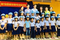 Fubon trao quà tết 1/6 cho các em học sinh học giỏi vượt khó 