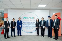 Ban lãnh đạo ABBANK và Thakral One tại buổi lễ ký kết hợp tác.