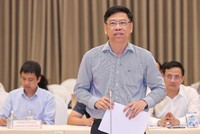 Thứ trưởng Bộ GTVT Nguyễn Xuân Sang tại cuộc họp báo Chính phủ chiều tối 3/8. 