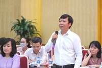 Ông Trần Mạnh Hà, Vụ trưởng Vụ Kiểm soát chi, Kho bạc Nhà nước trả lời tại buổi họp báo chiều 11/7 (Ảnh: M.M)